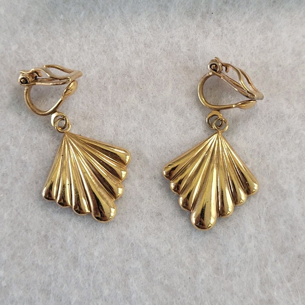 Vintage Gold Tone Scallop Clam Shell Dangle Clip On Earrings Ribbed Fan Boho
